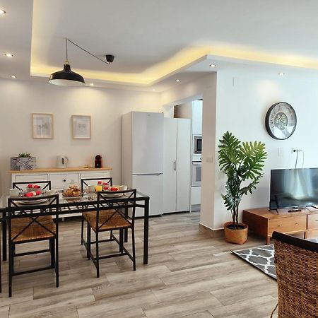 Sea View Apartment In Бенальмадена Экстерьер фото